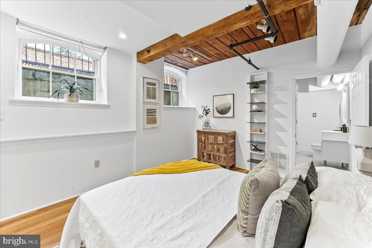 OLD CITY - Commercial Sale