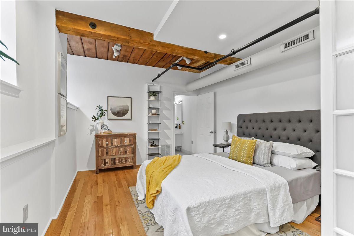 OLD CITY - Commercial Sale