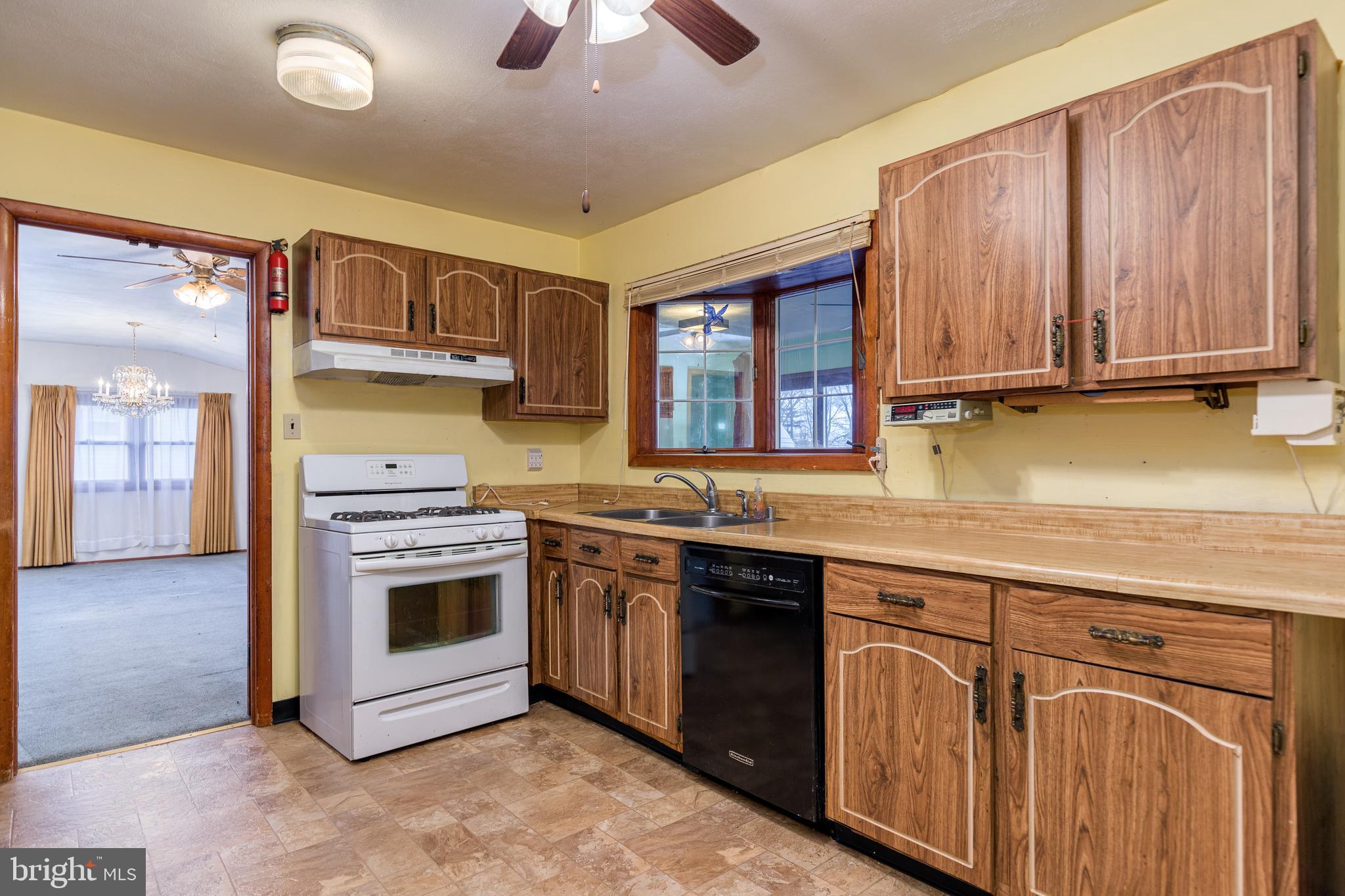 HILLCREST MANOR - Residential