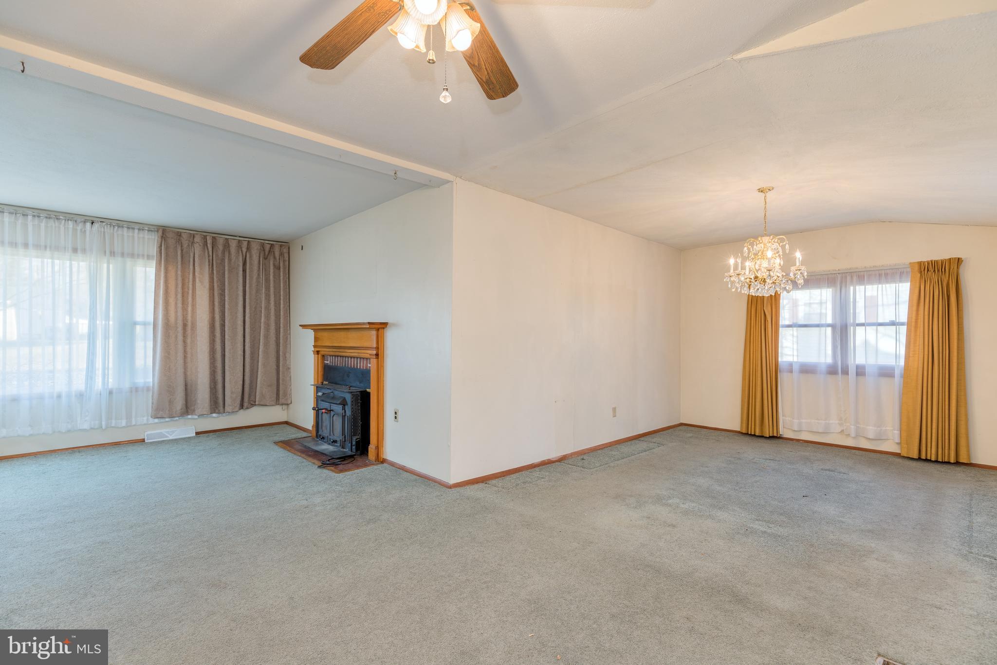 HILLCREST MANOR - Residential