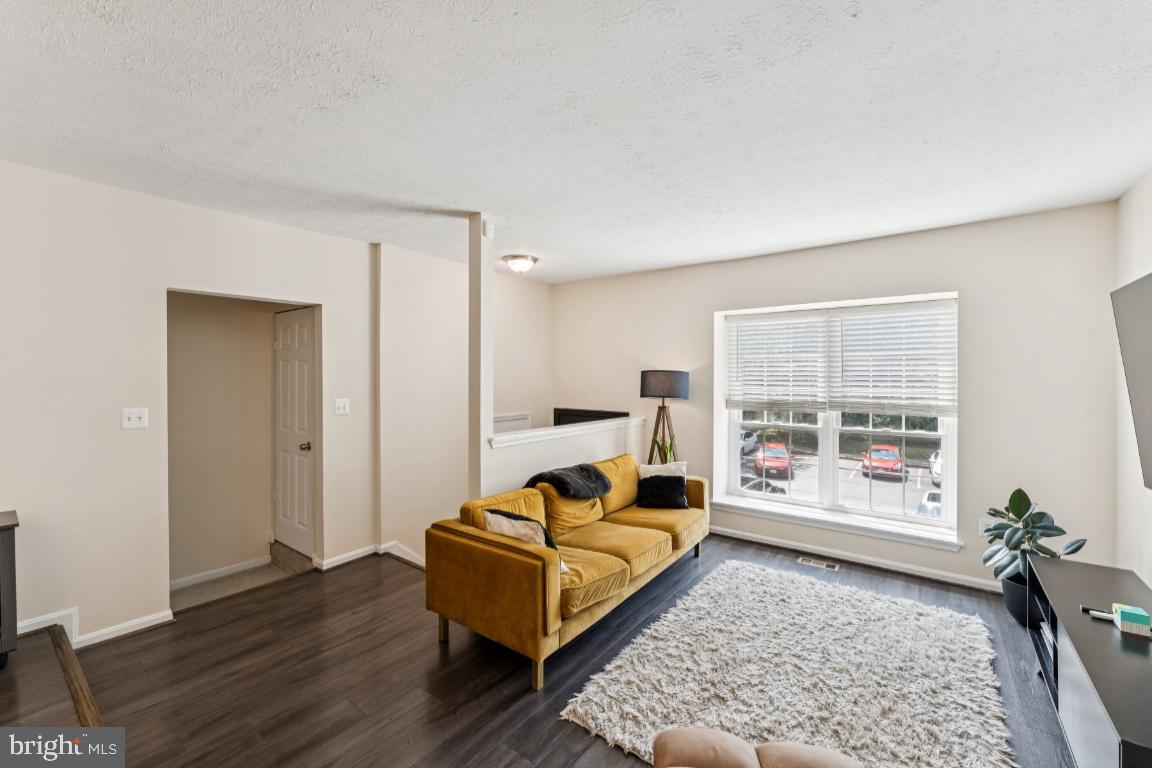 7433 MORRISON DRIVE