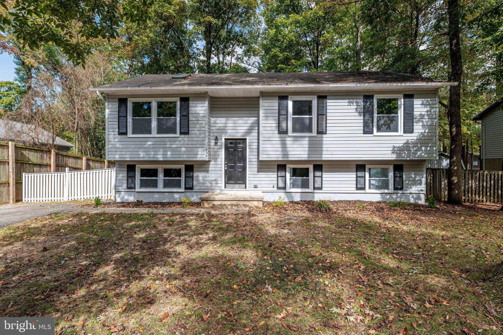 654 GRENADA LANE