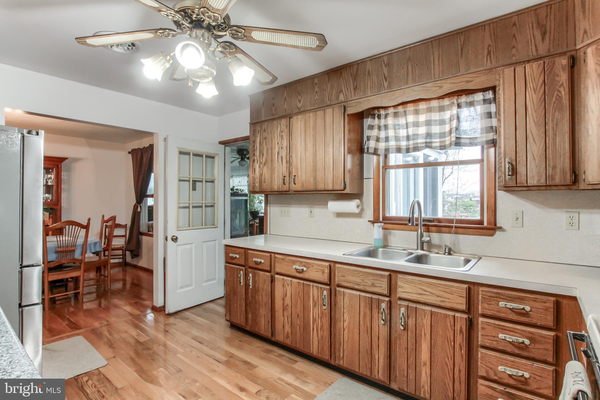 KNOLL MANOR - Residential