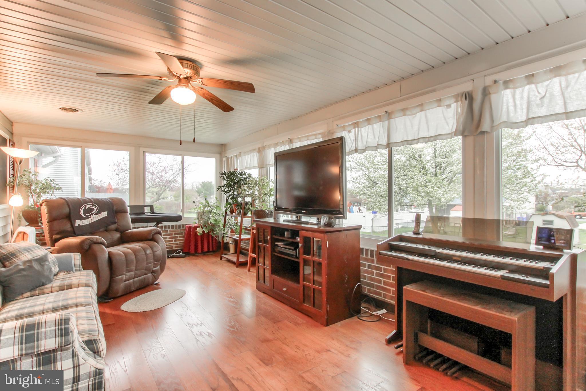 KNOLL MANOR - Residential