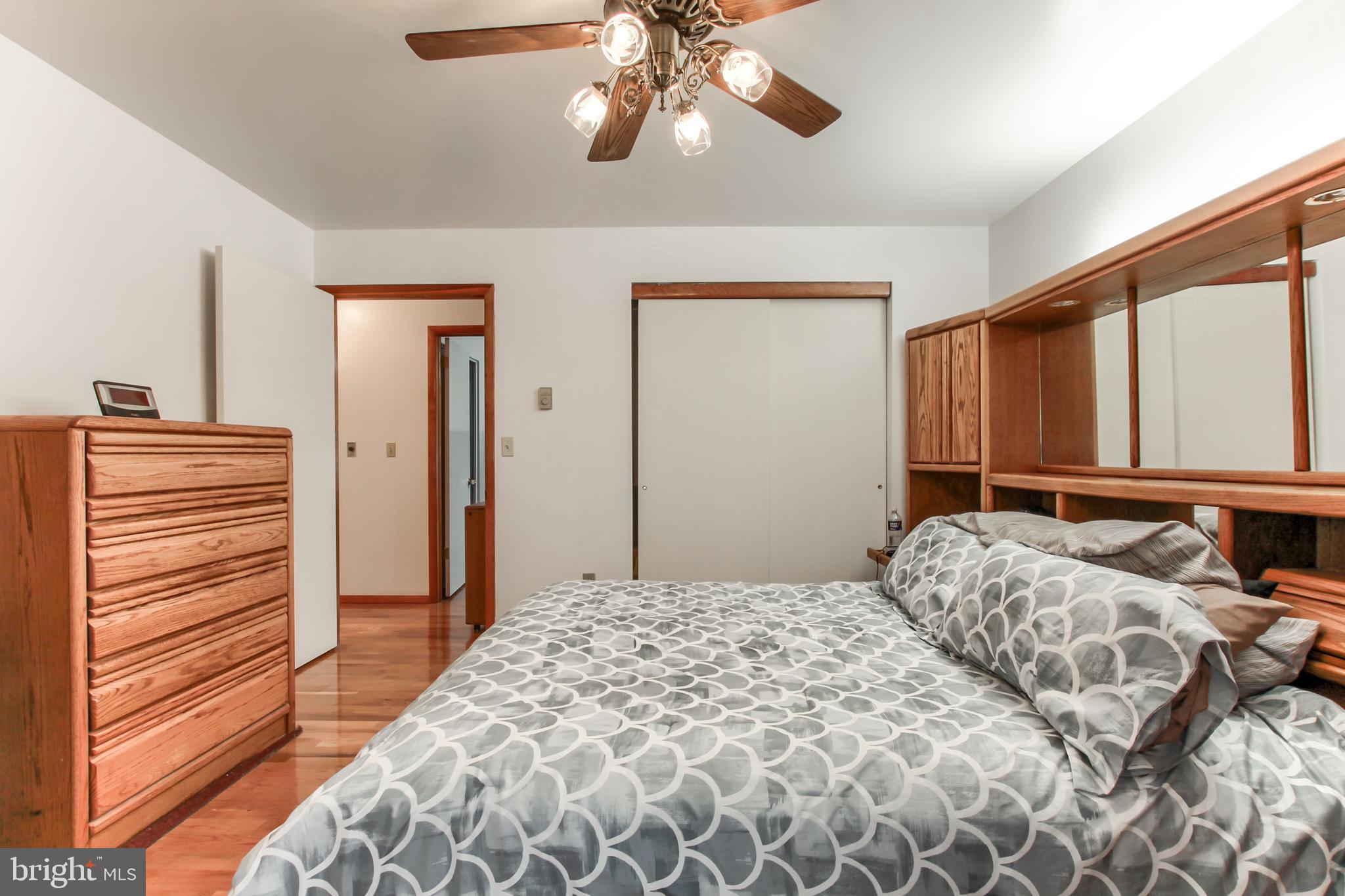 KNOLL MANOR - Residential