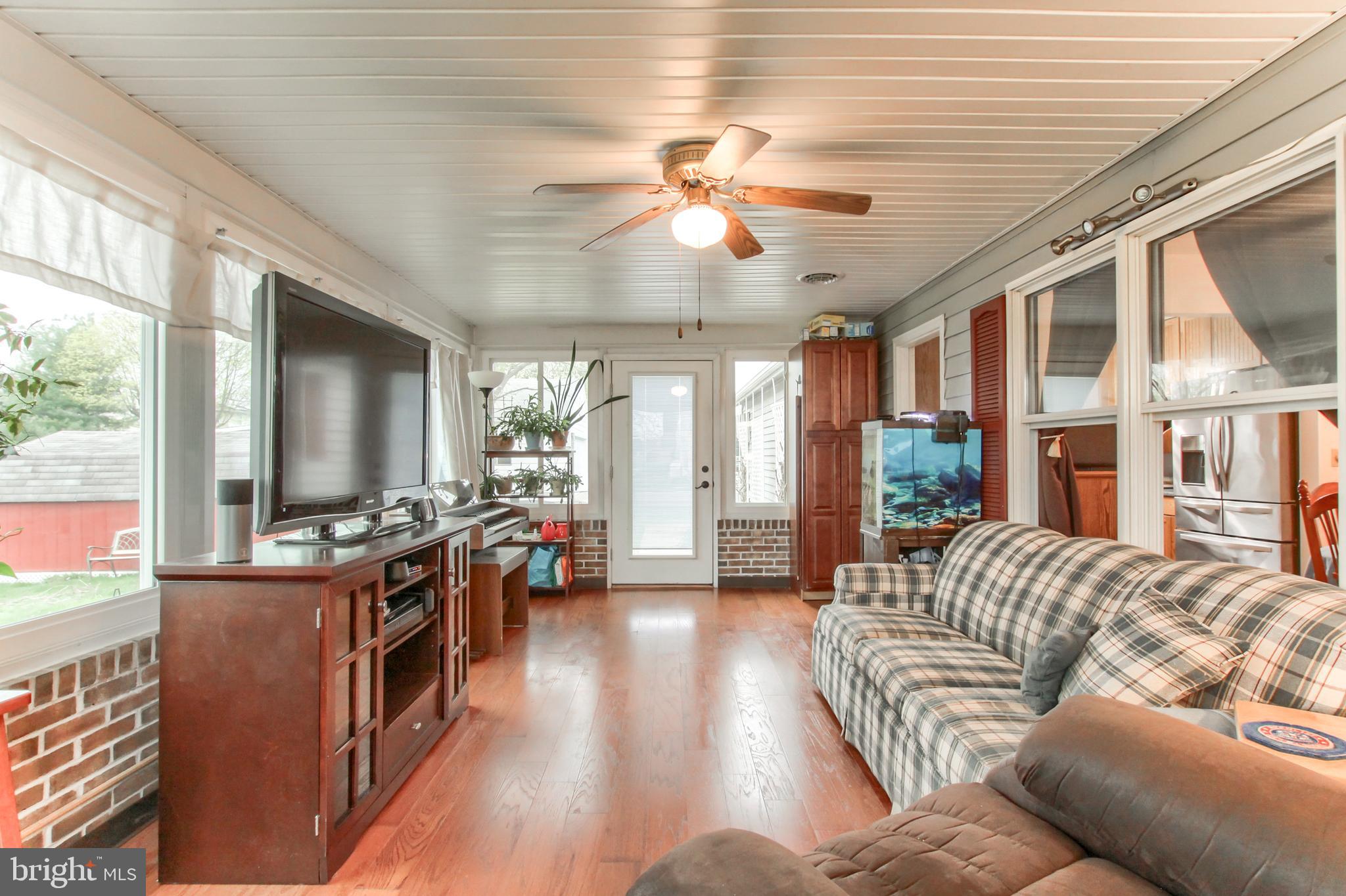 KNOLL MANOR - Residential