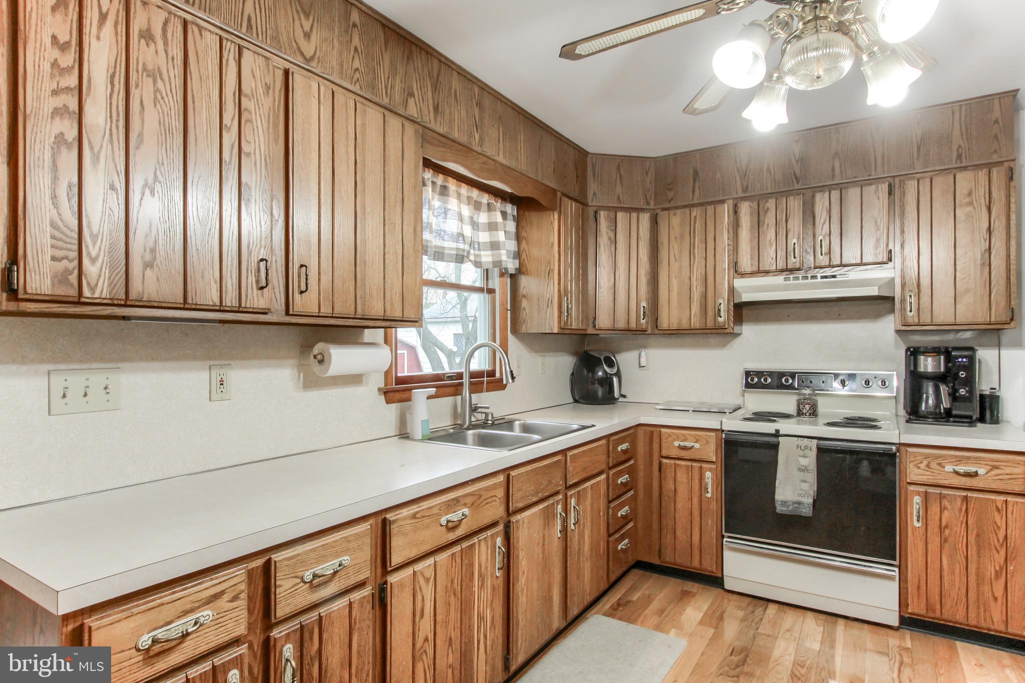 KNOLL MANOR - Residential