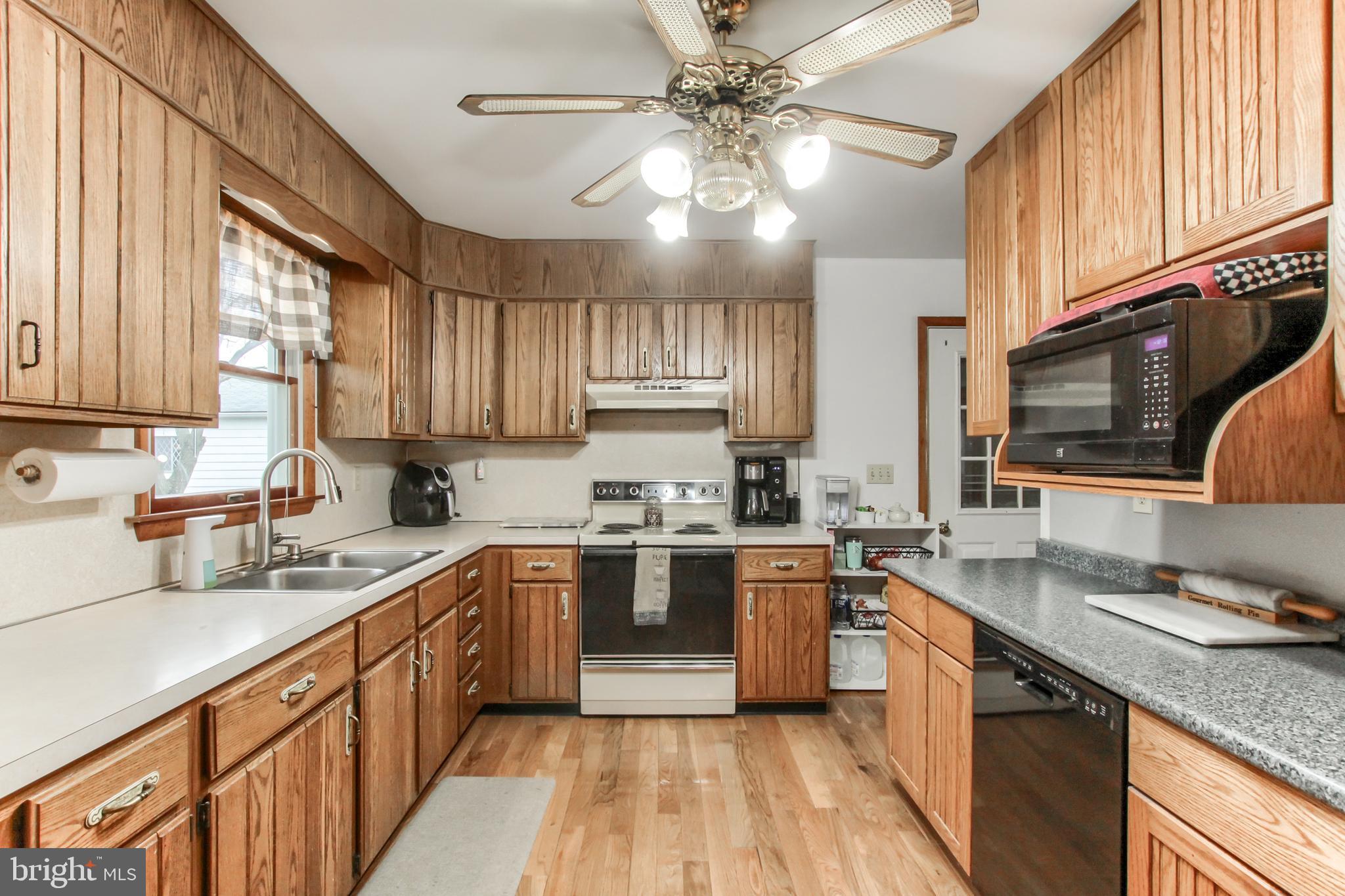 KNOLL MANOR - Residential