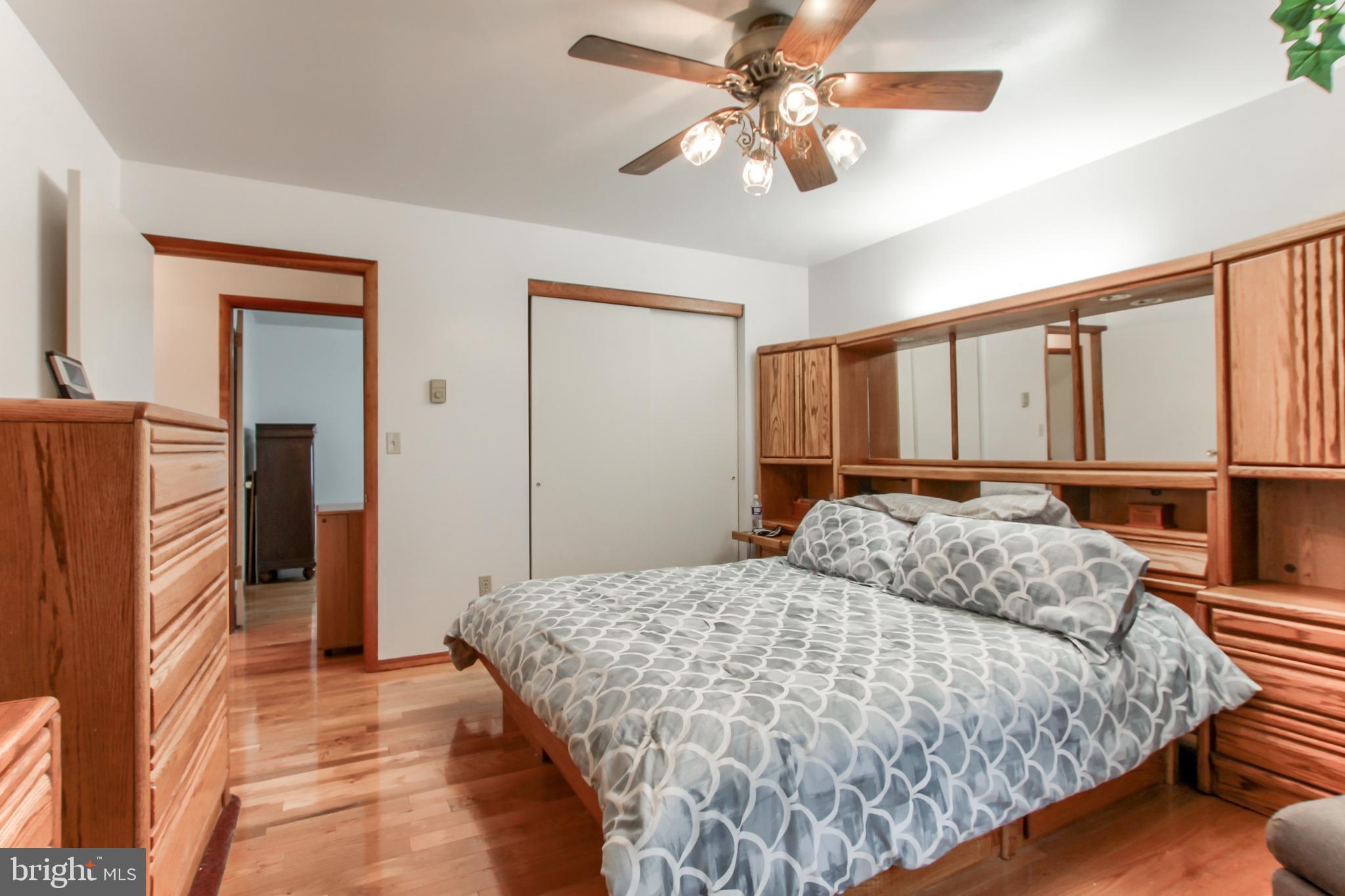 KNOLL MANOR - Residential