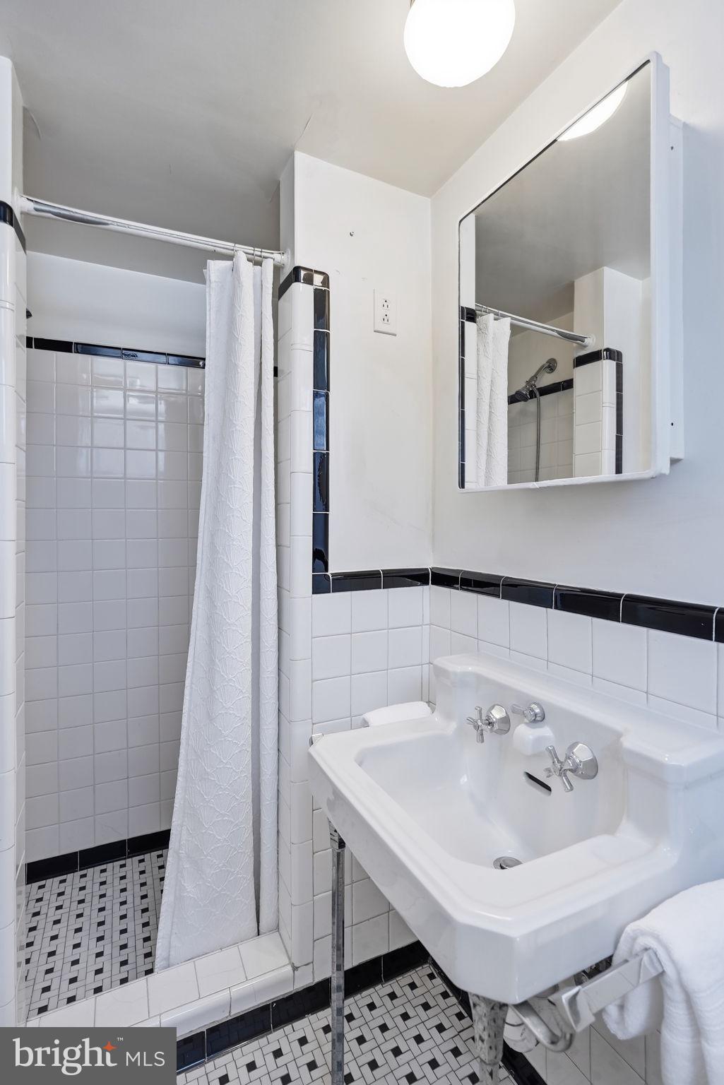 ADDISON HEIGHTS - Residential