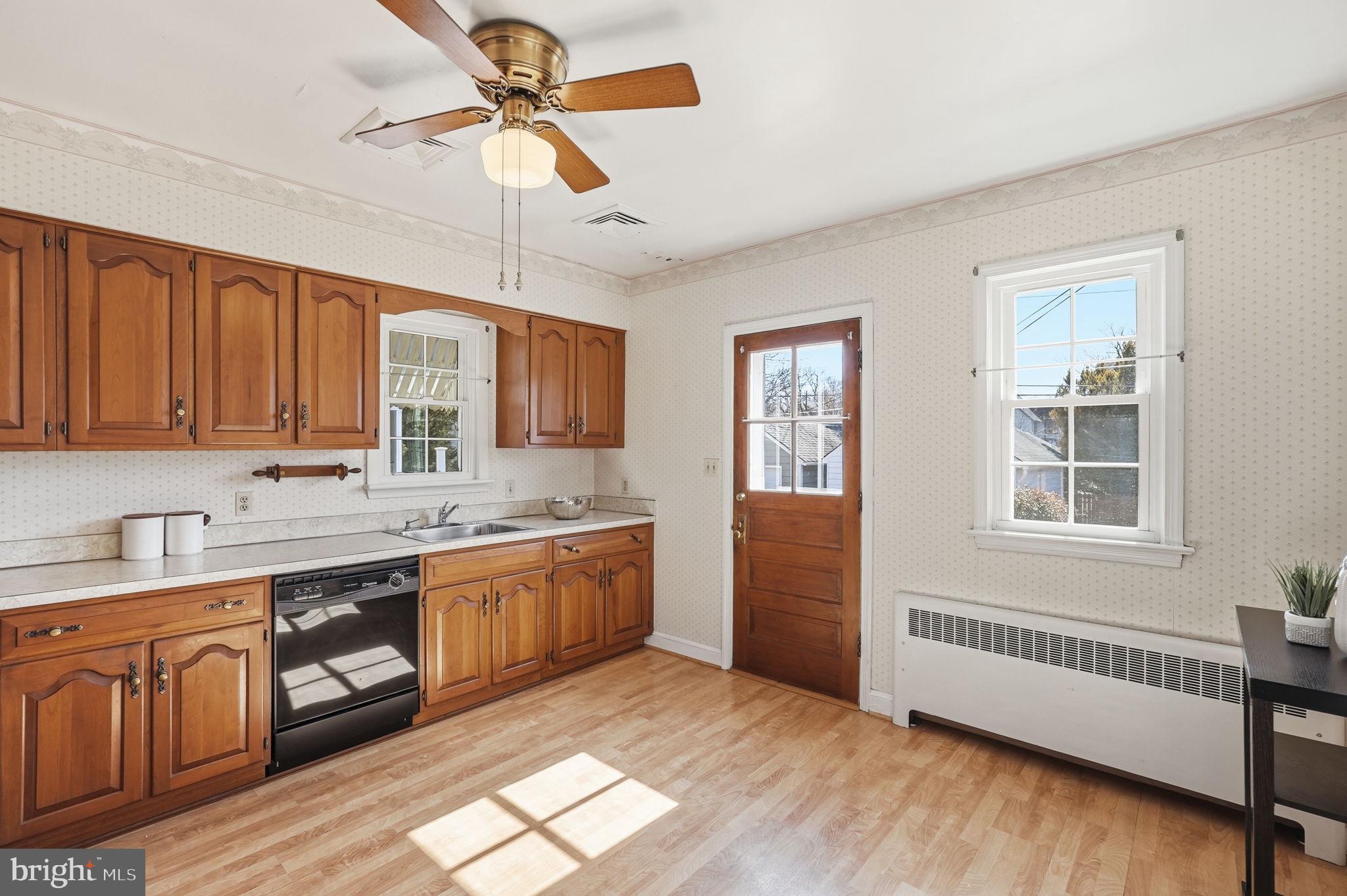 ADDISON HEIGHTS - Residential