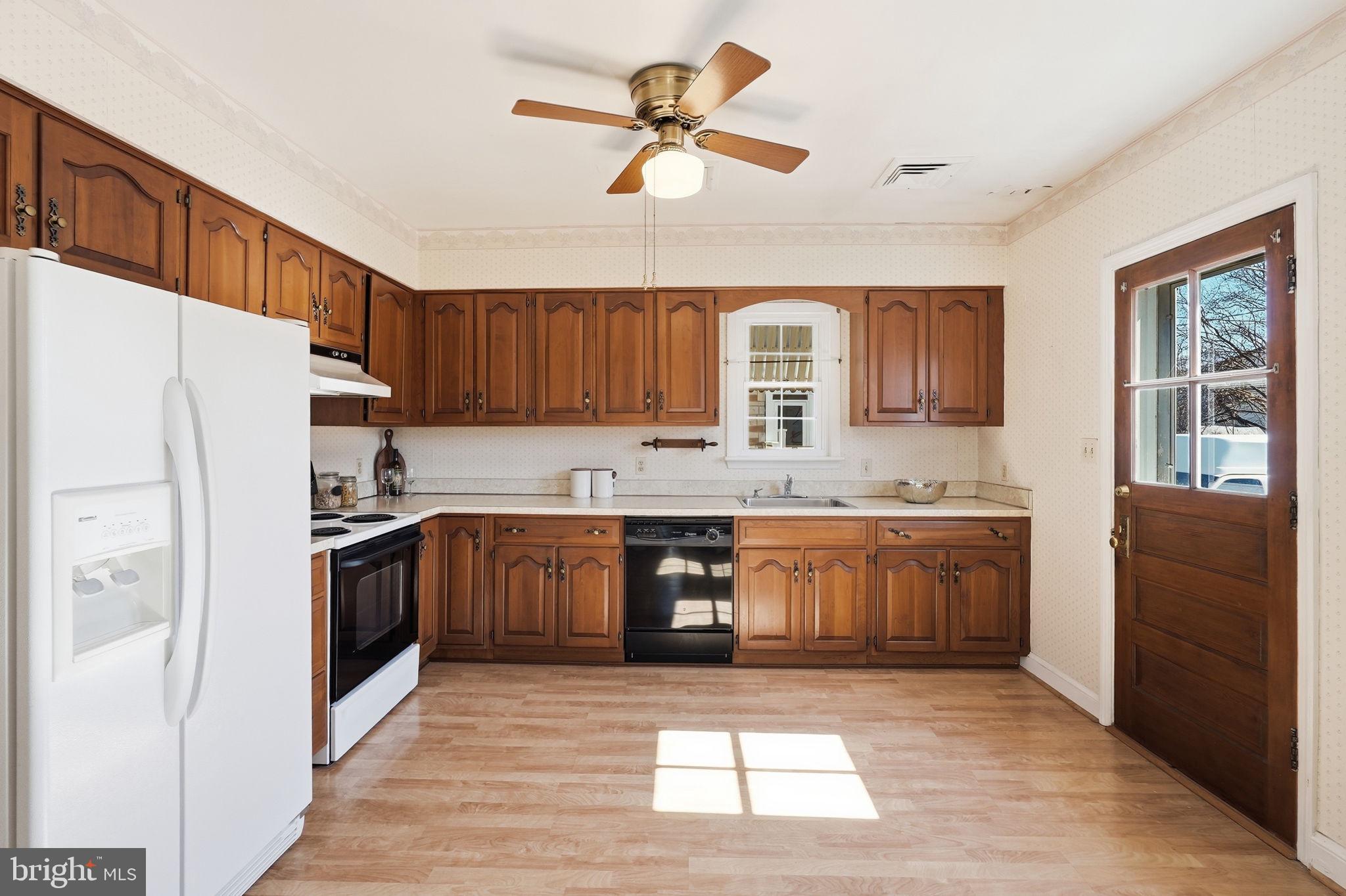 ADDISON HEIGHTS - Residential