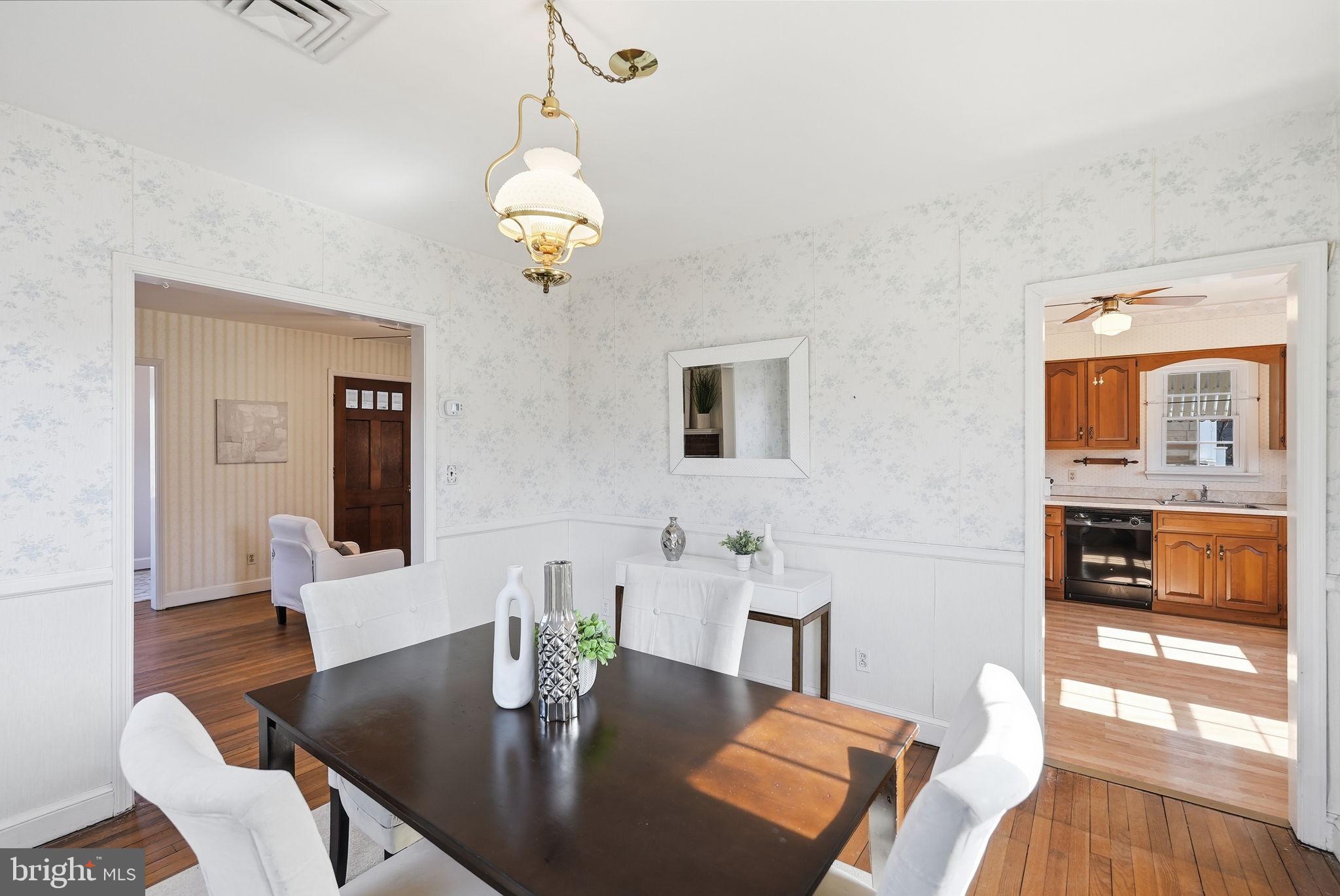 ADDISON HEIGHTS - Residential