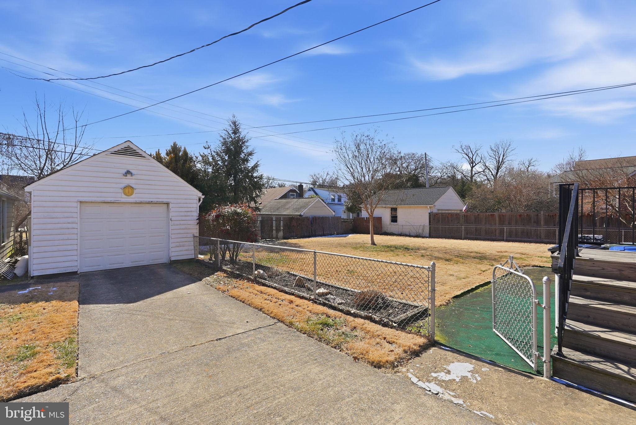 ADDISON HEIGHTS - Residential