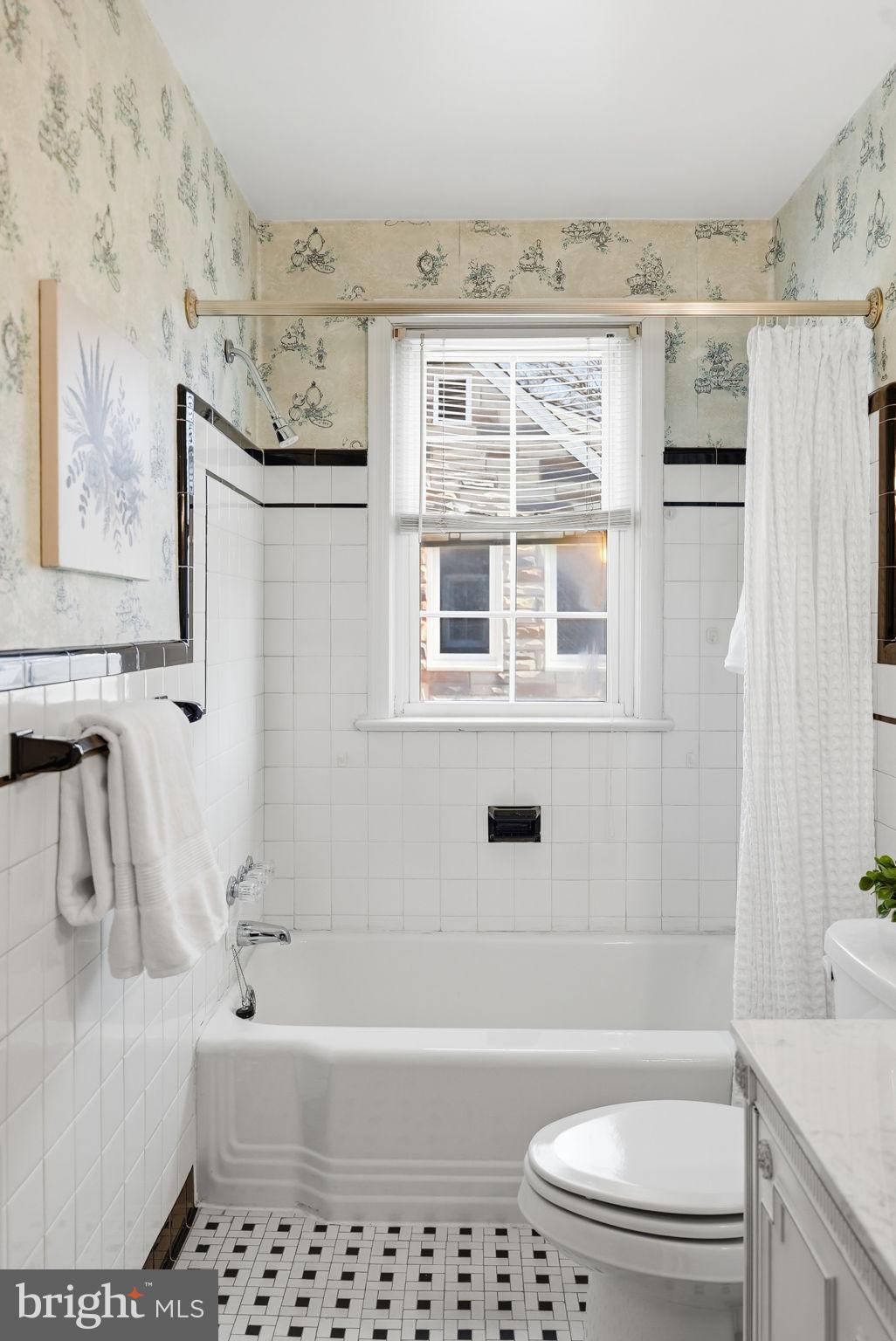 ADDISON HEIGHTS - Residential