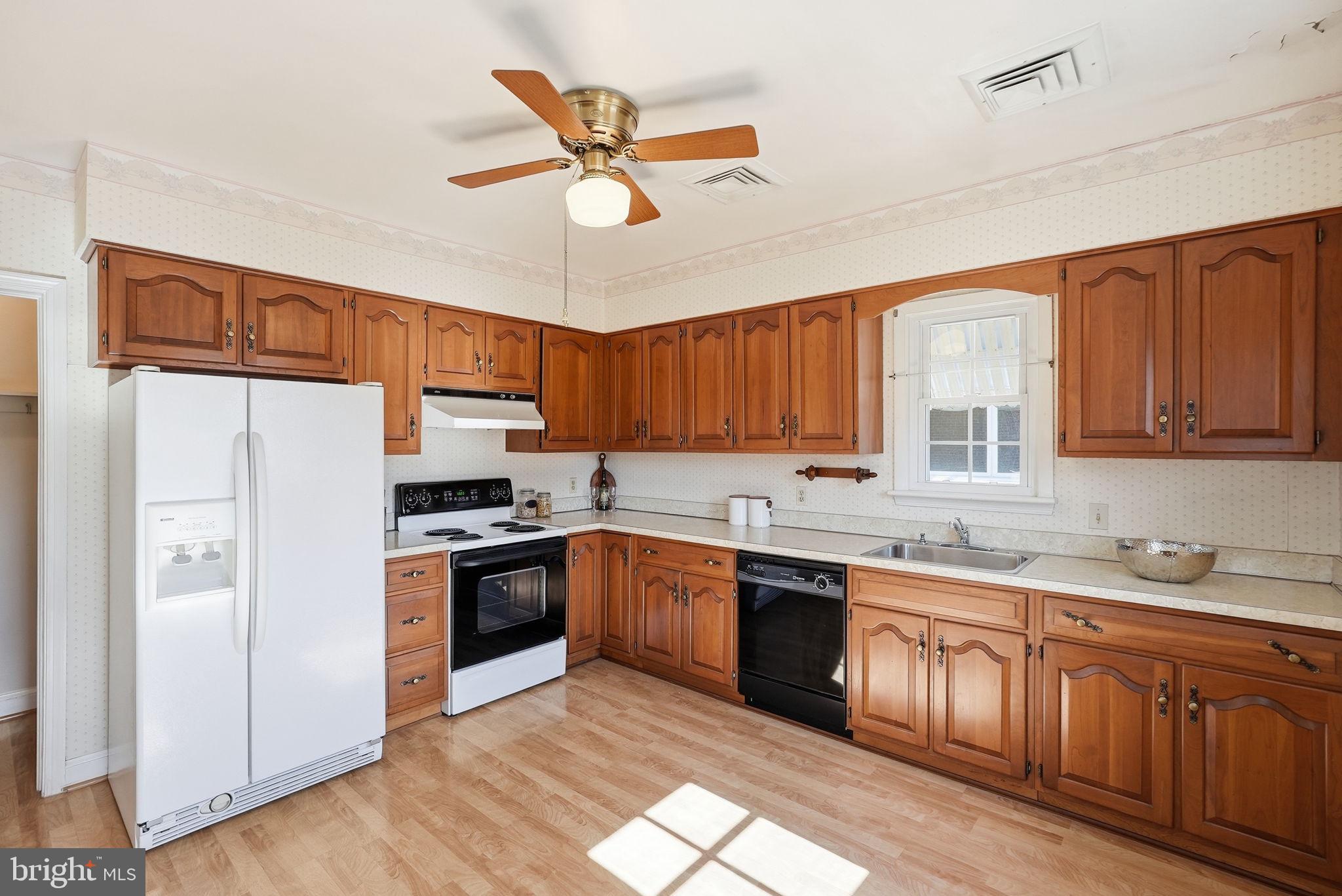 ADDISON HEIGHTS - Residential