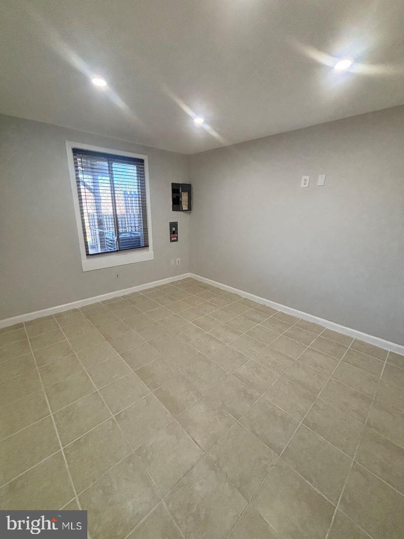 MARYLAND PLACE - Residential Lease