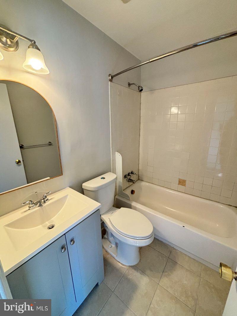 MARYLAND PLACE - Residential Lease