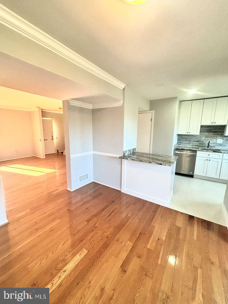 MARYLAND PLACE - Residential Lease