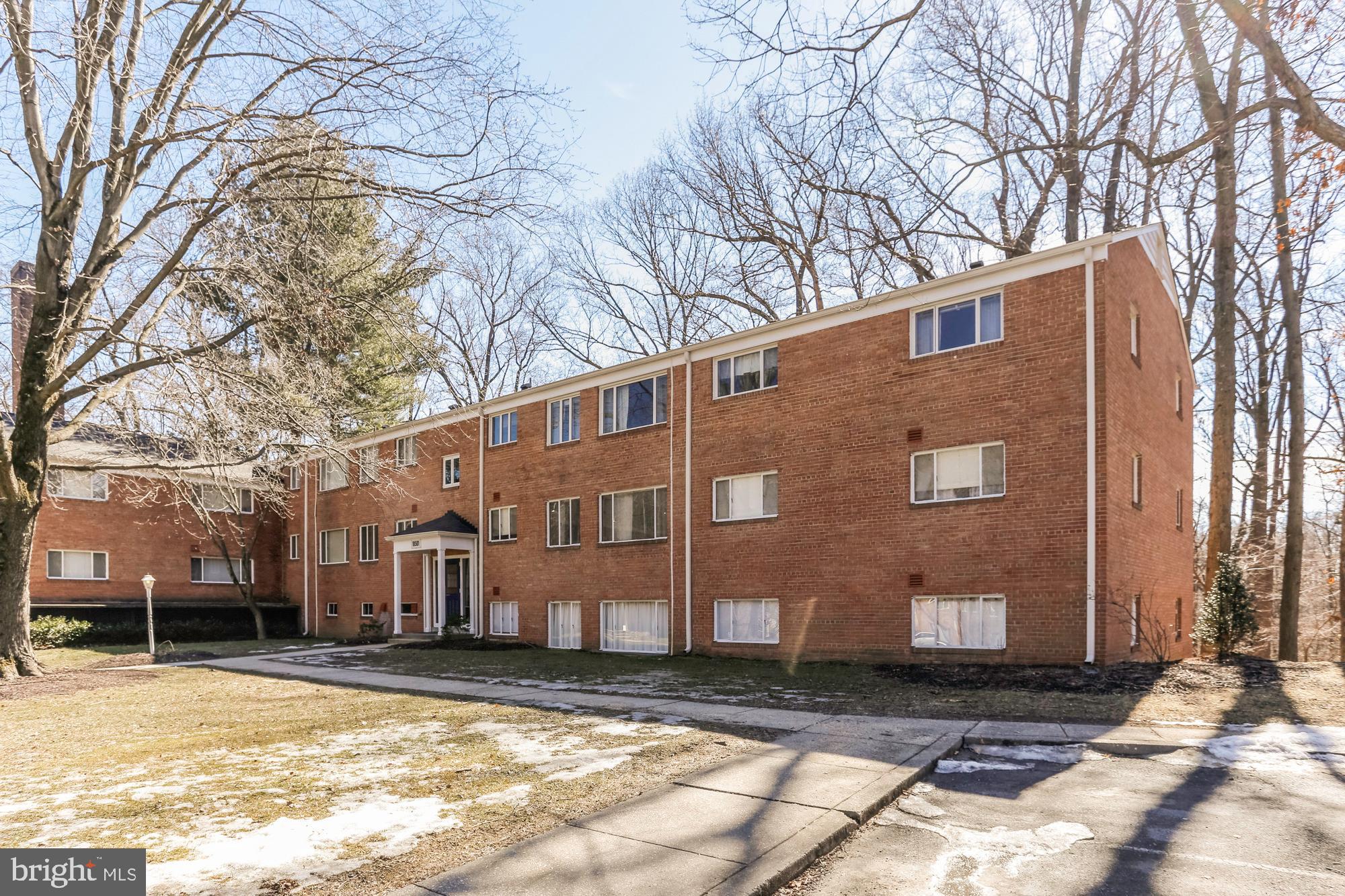 PARKSIDE CONDOMINIUMS - Residential Lease