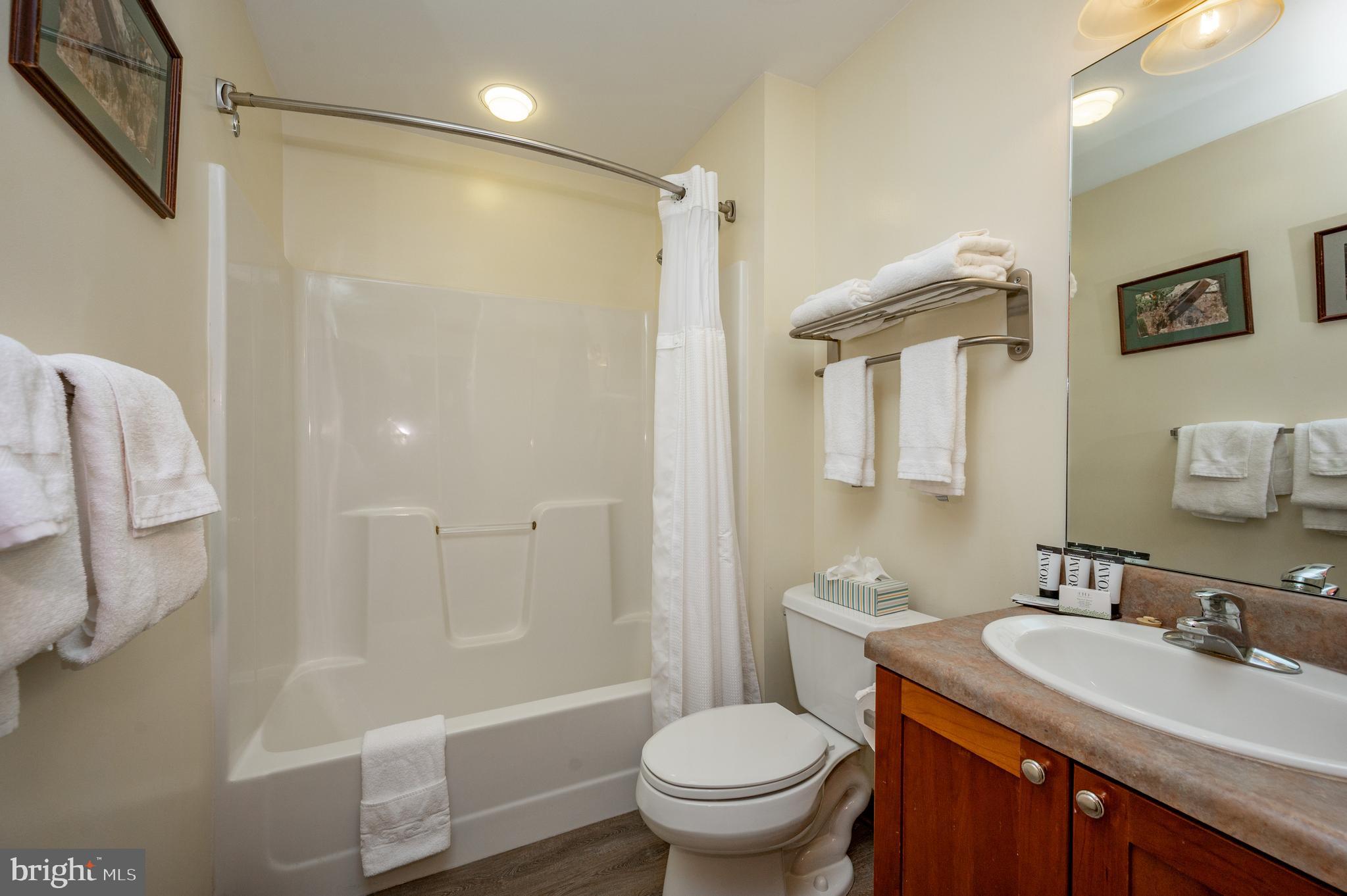 SILVER TREE SUITES - Residential