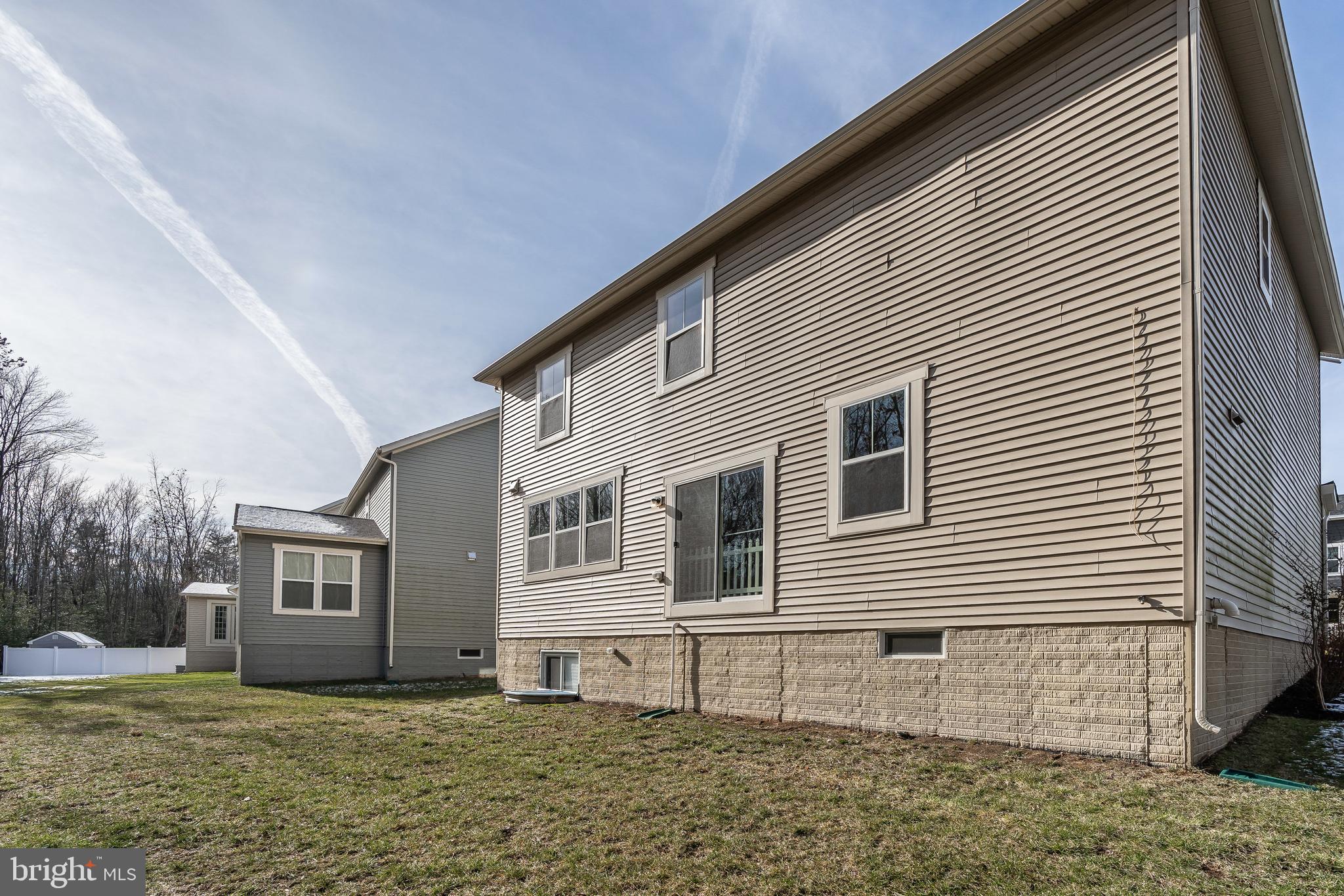 TANYARD COVE NORTH - Residential Lease