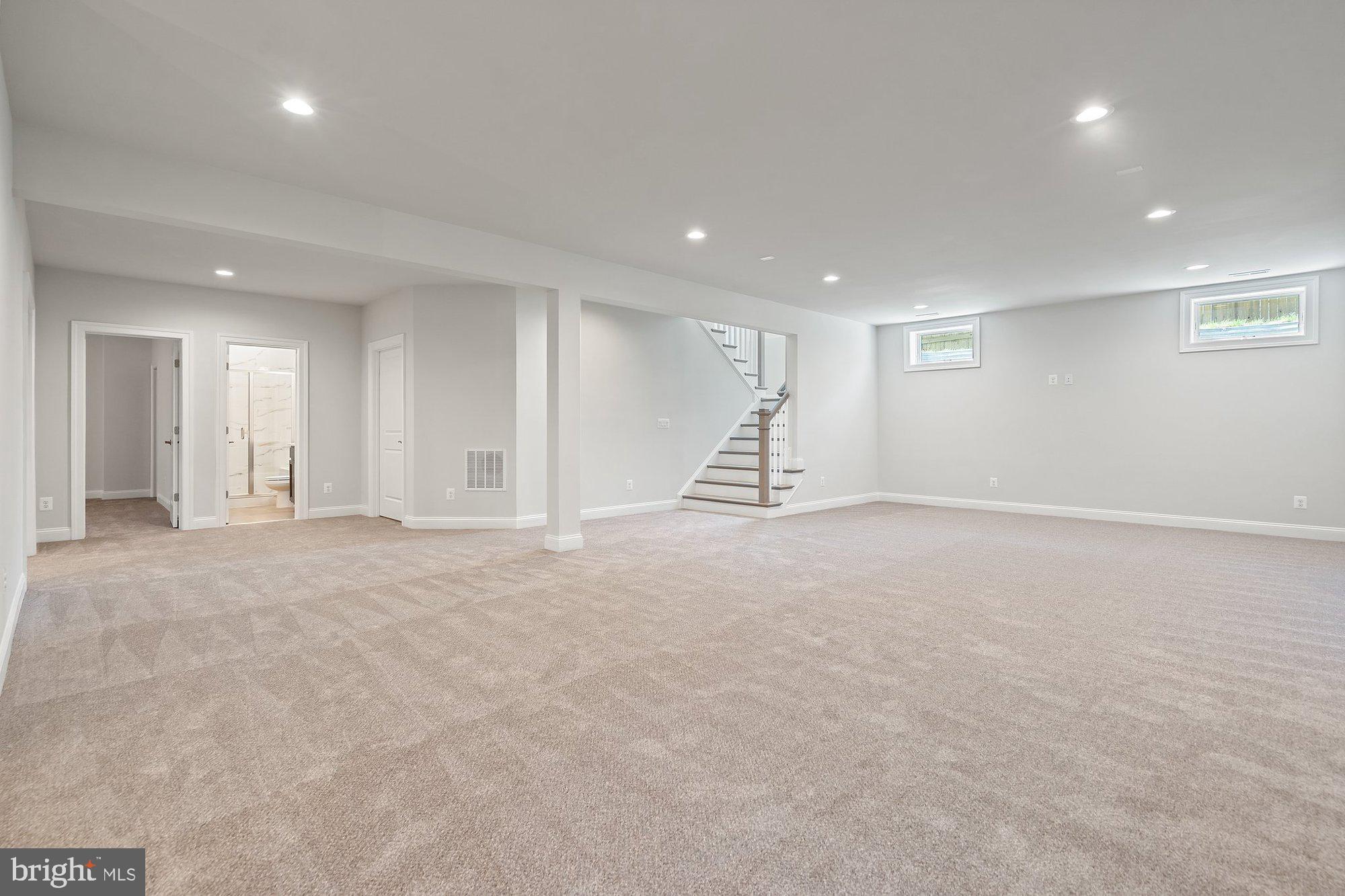 VIENNA WOODS - Residential