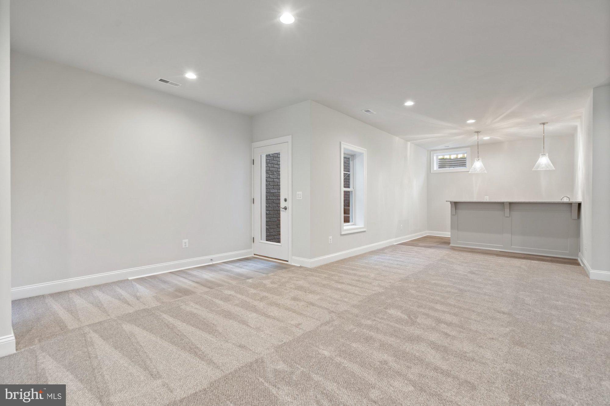 VIENNA WOODS - Residential