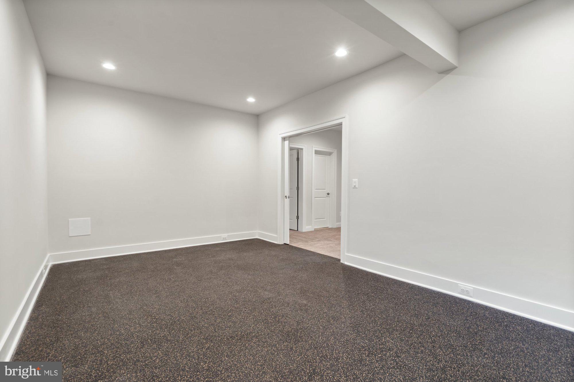 VIENNA WOODS - Residential