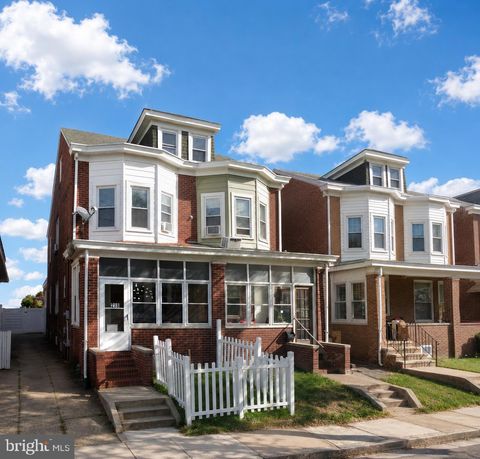 Townhouse For Rent - 220 Virginia Avenue<br/> TRENTON, NJ 08610