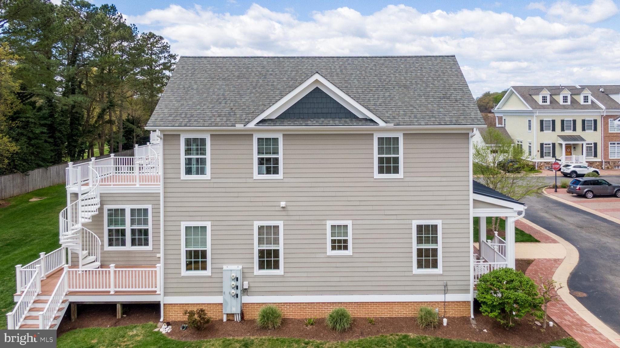 100 LITTLE HARBOR WAY