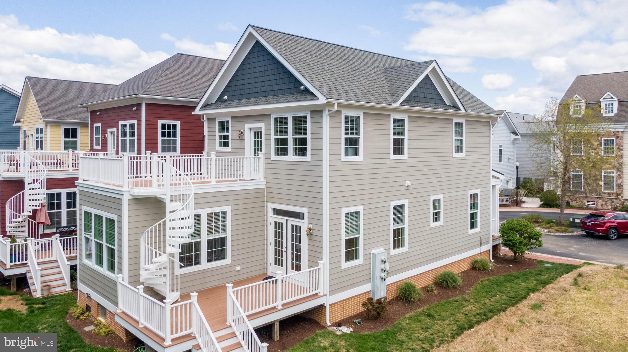 100 LITTLE HARBOR WAY