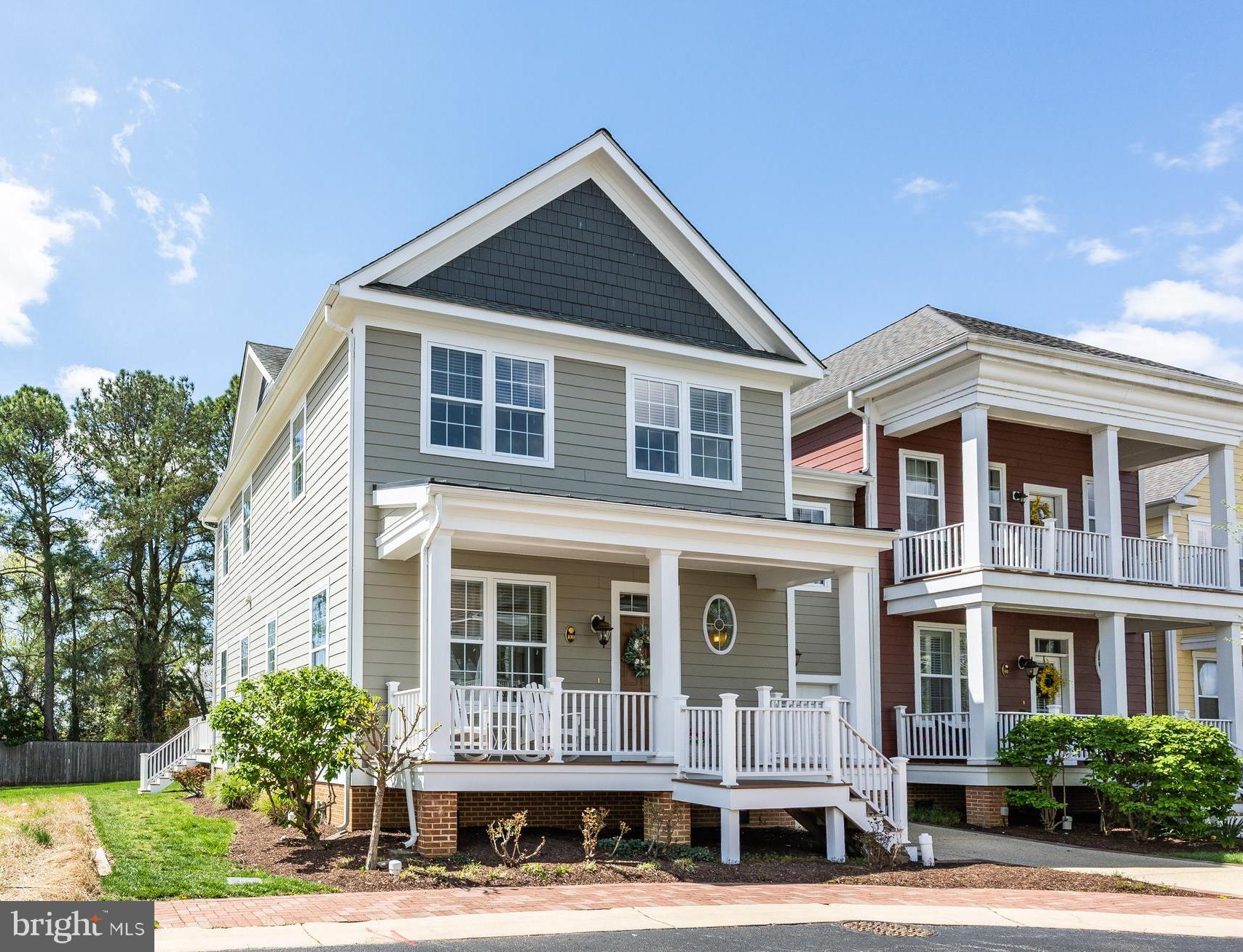 100 LITTLE HARBOR WAY
