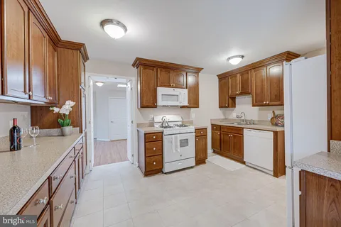 2400 Huntington Avenue, Alexandria, VA MLS: VAFX2224726