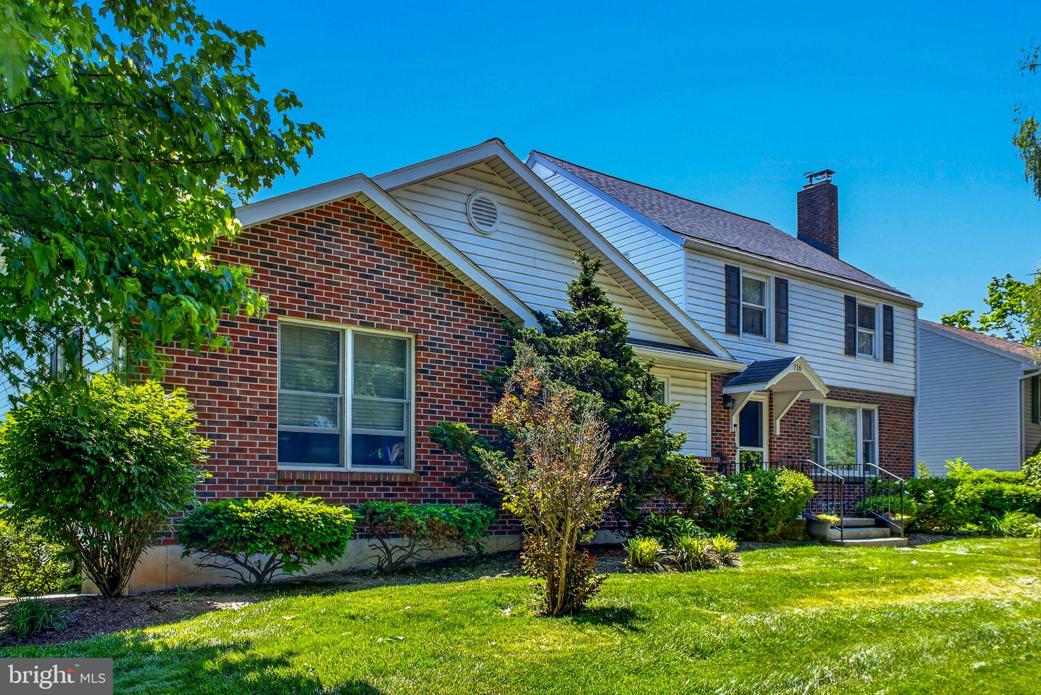 716 W MAPLE STREET