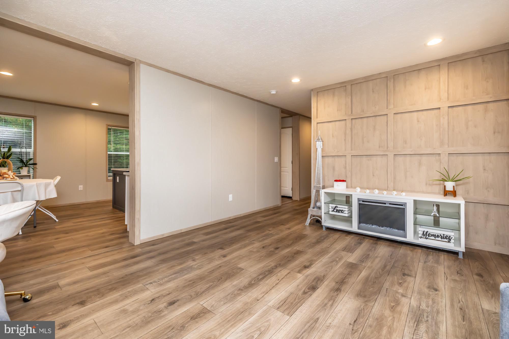 APPLEVILLE WEST - Residential