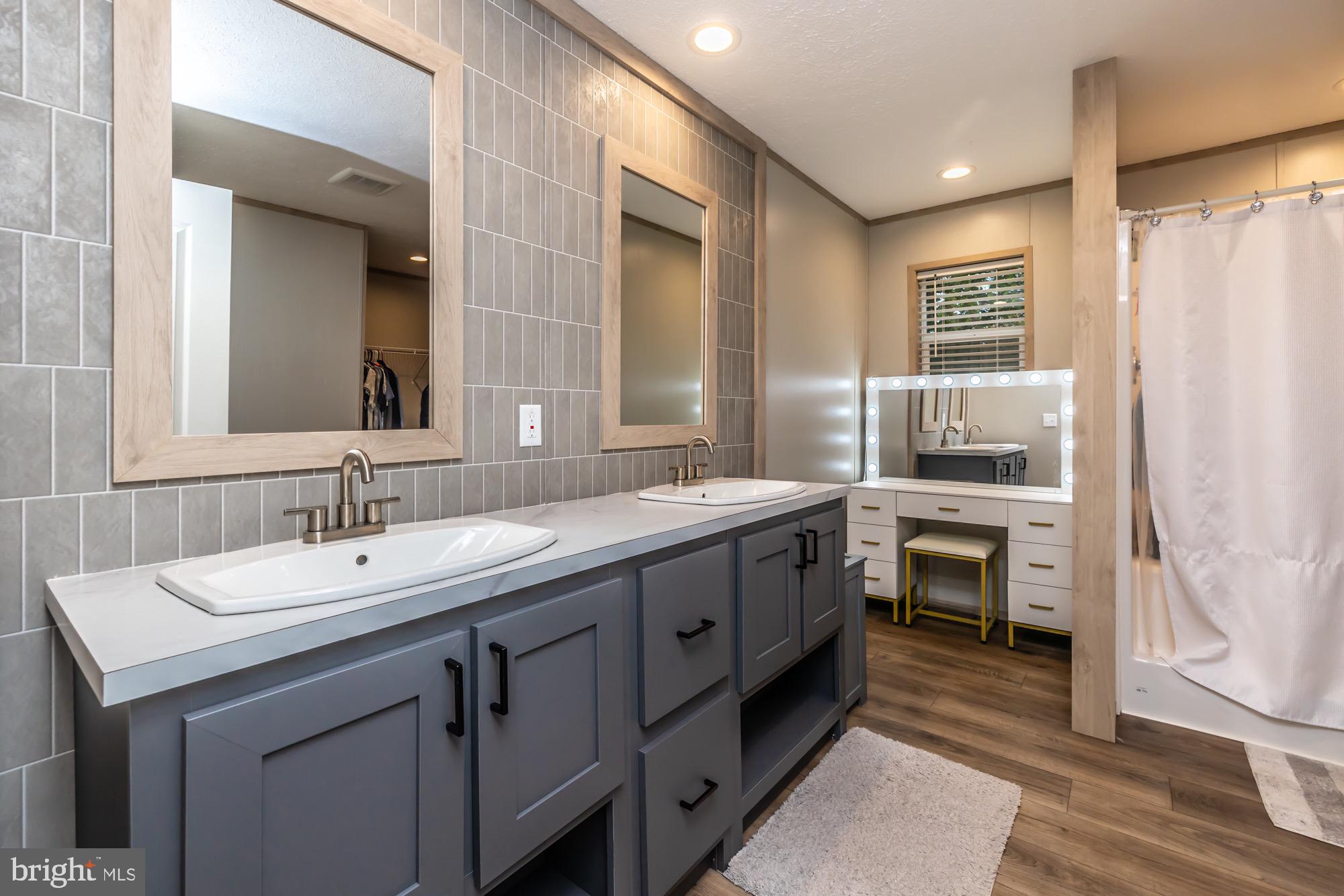 APPLEVILLE WEST - Residential