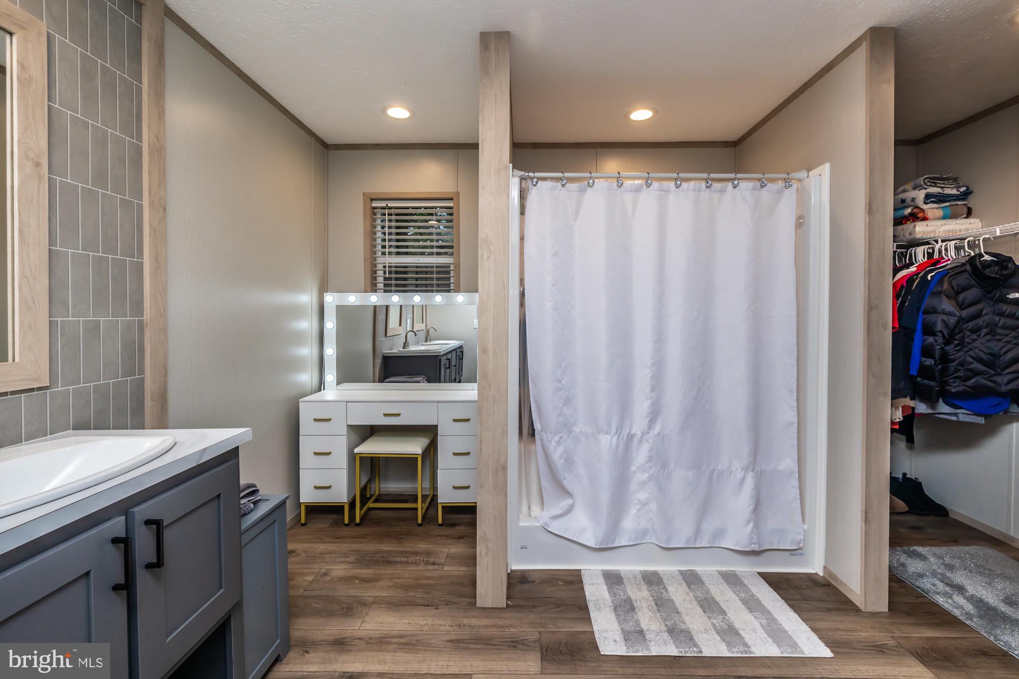 APPLEVILLE WEST - Residential