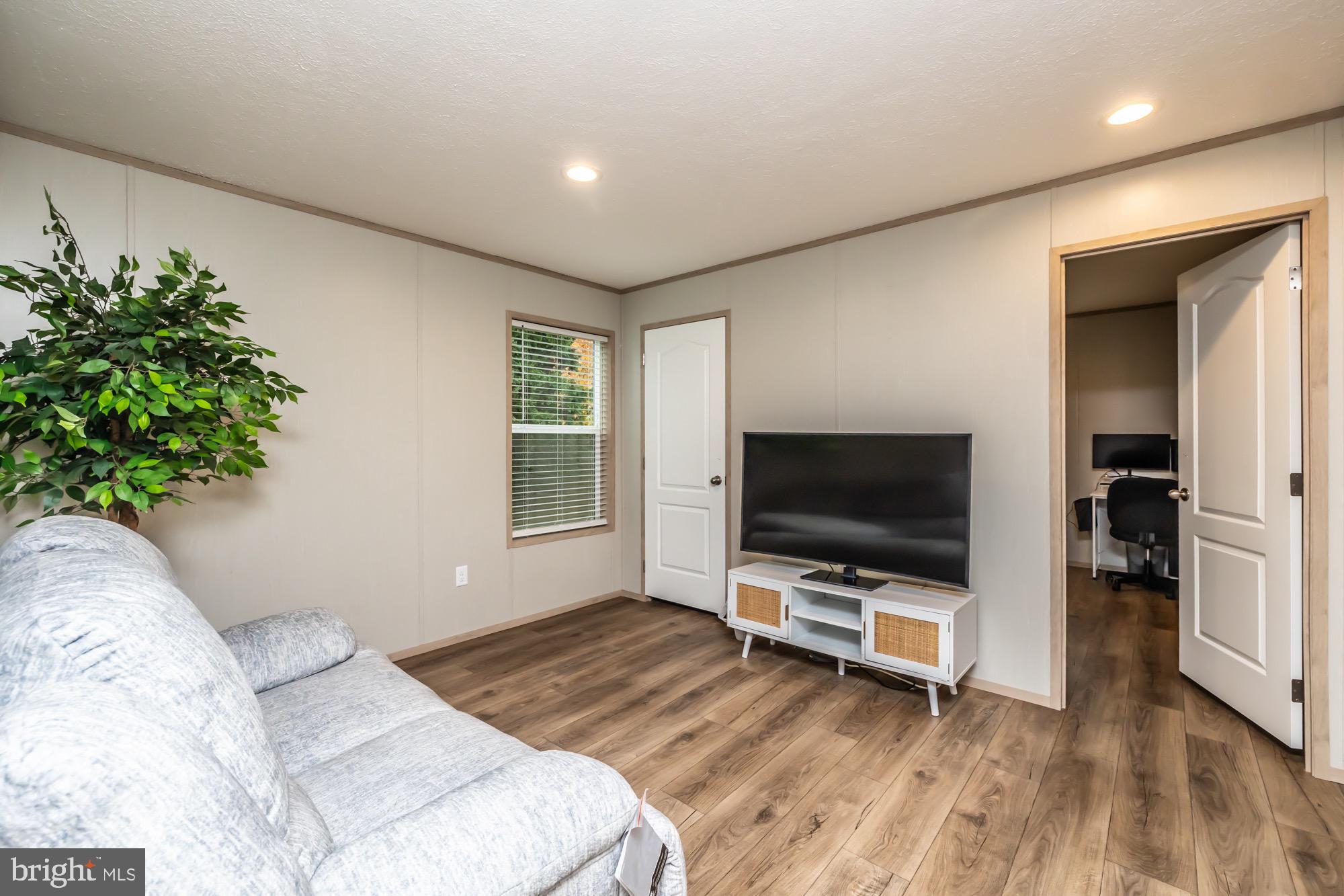 APPLEVILLE WEST - Residential