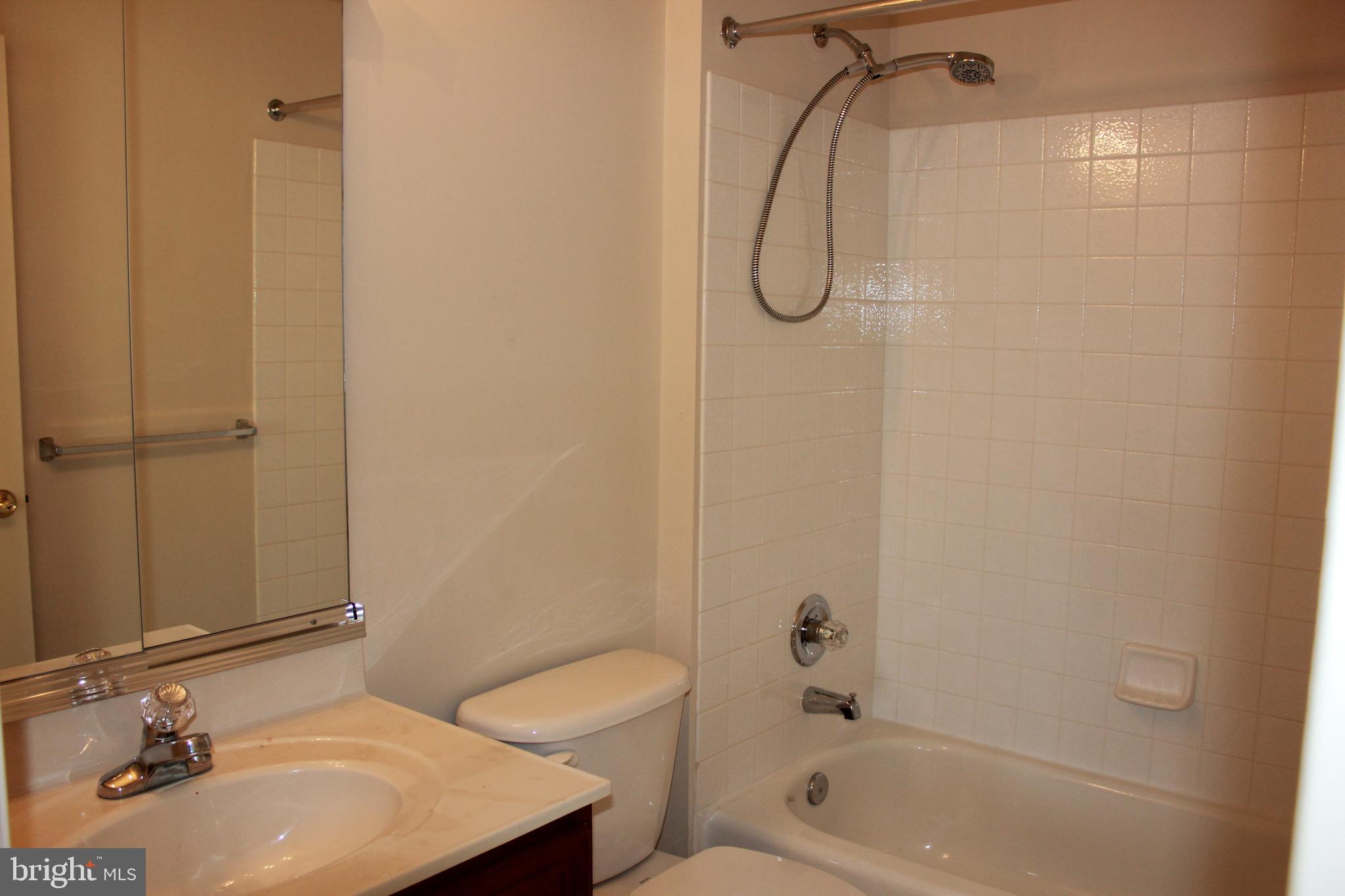 LOUDOUN VALLEY ESTATES - Residential Lease