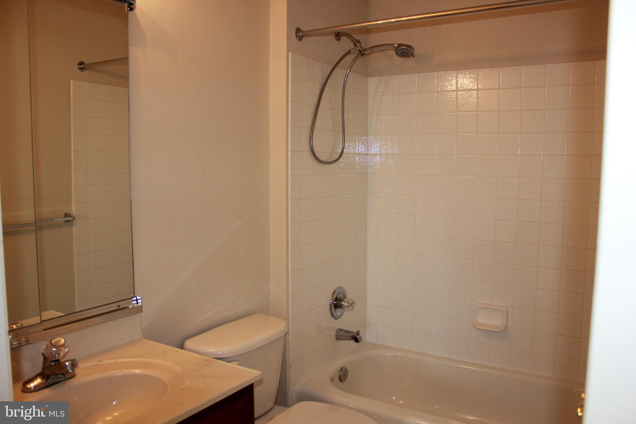 LOUDOUN VALLEY ESTATES - Residential Lease