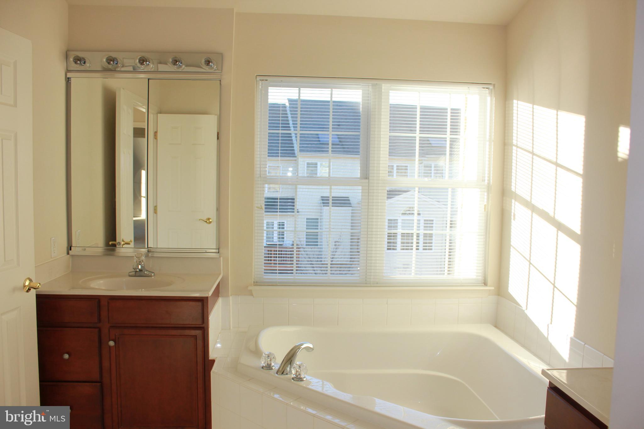 LOUDOUN VALLEY ESTATES - Residential Lease