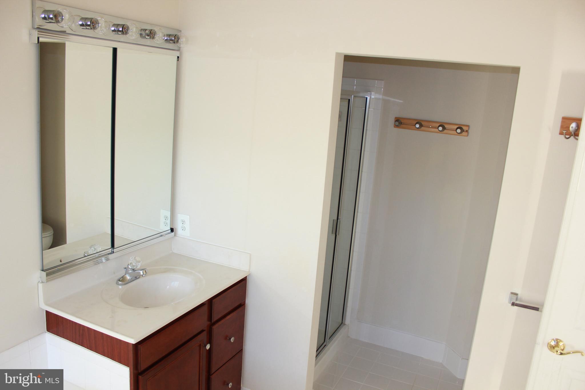 LOUDOUN VALLEY ESTATES - Residential Lease