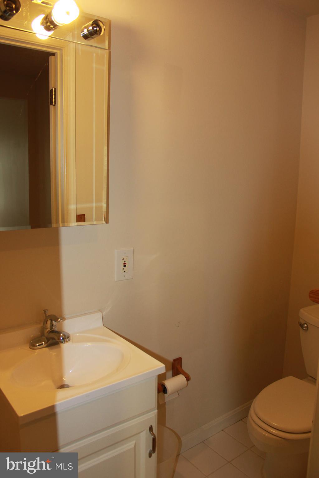 LOUDOUN VALLEY ESTATES - Residential Lease