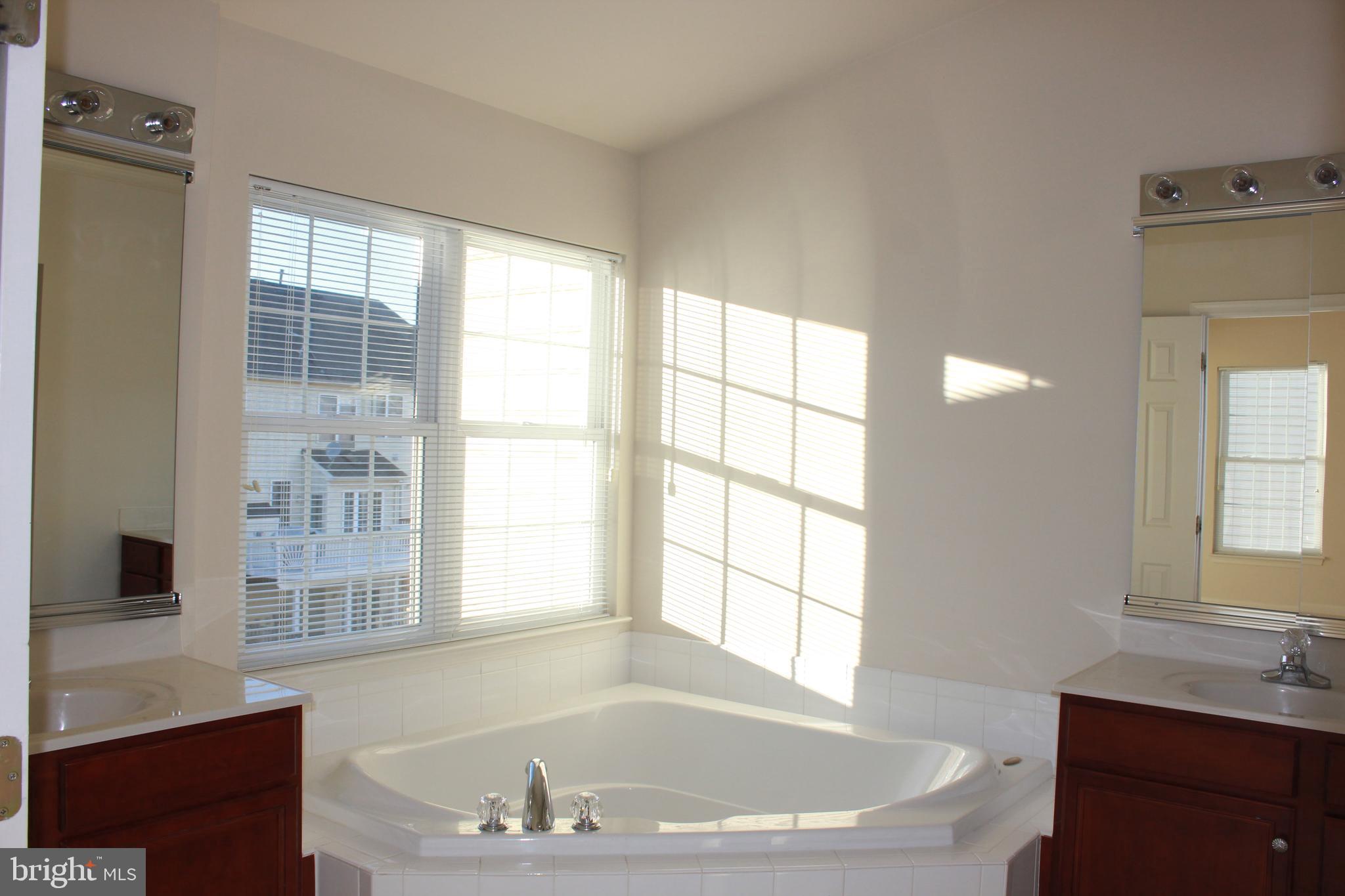 LOUDOUN VALLEY ESTATES - Residential Lease