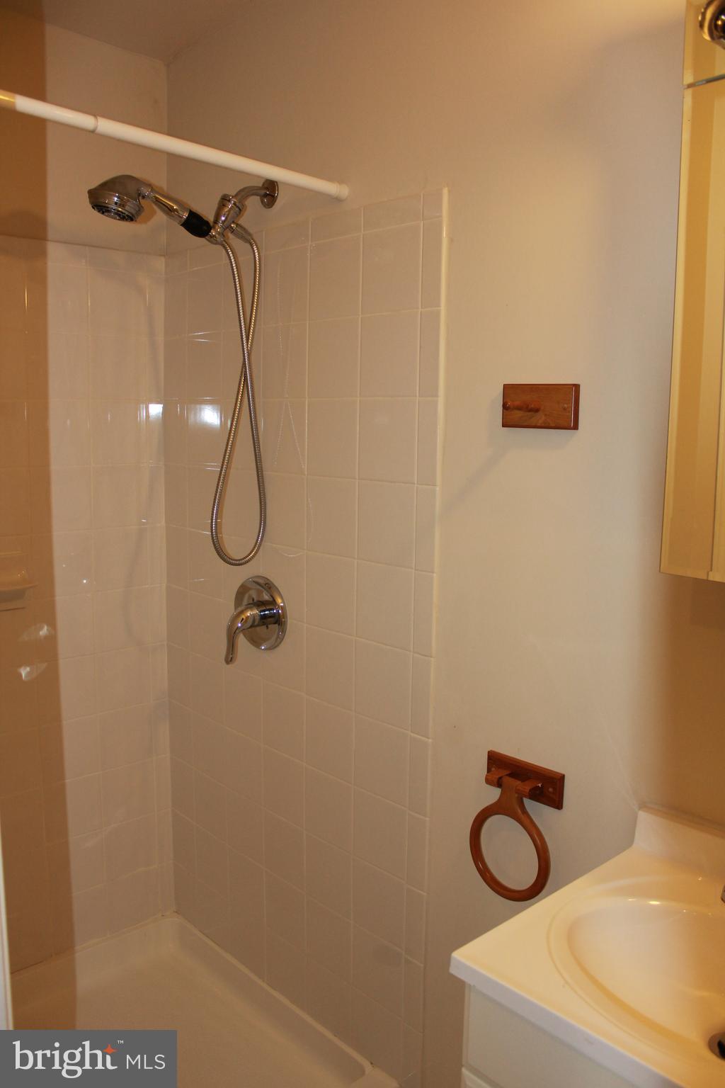 LOUDOUN VALLEY ESTATES - Residential Lease