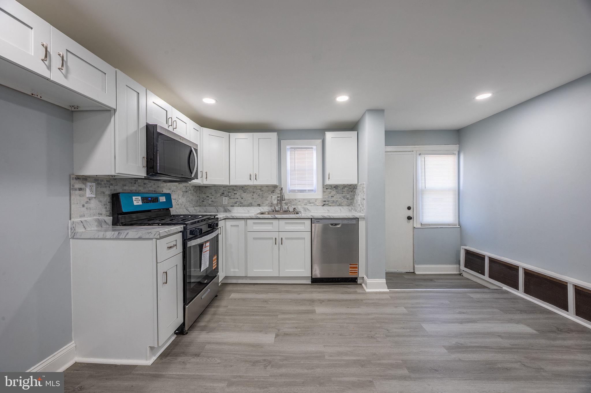 ELMWOOD PARK - Residential