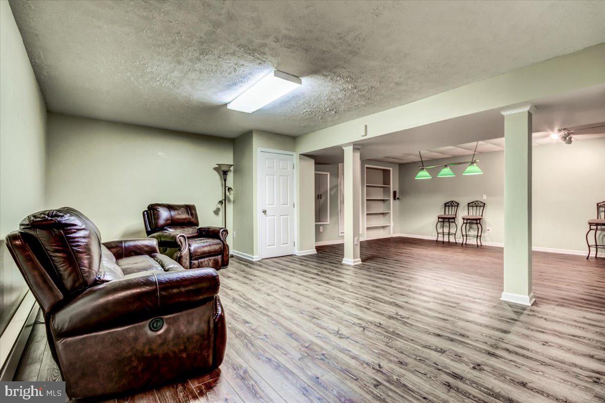 HAMPTON CHASE - Residential