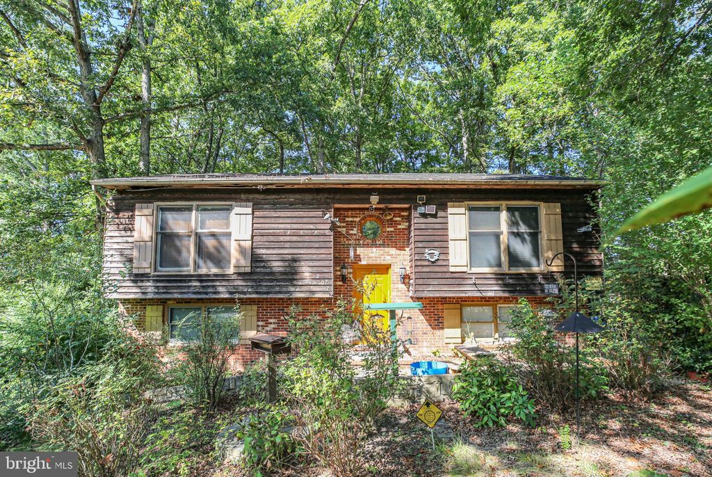 Photo of 207 Durham Drive, FREDERICKSBURG, VA 22407 (MLS # VASP2036676)