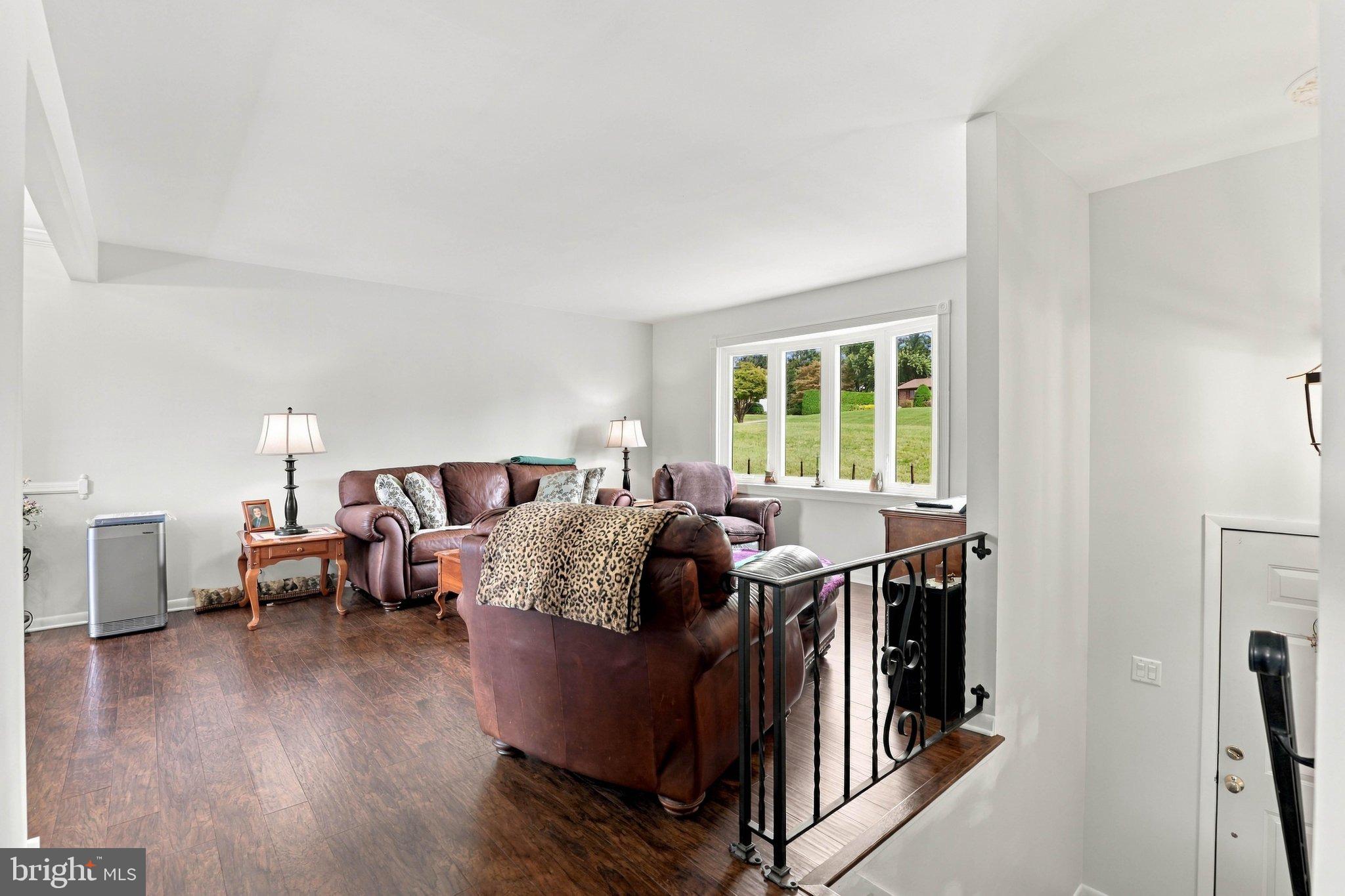 11 BIRDSFOOT DRIVE